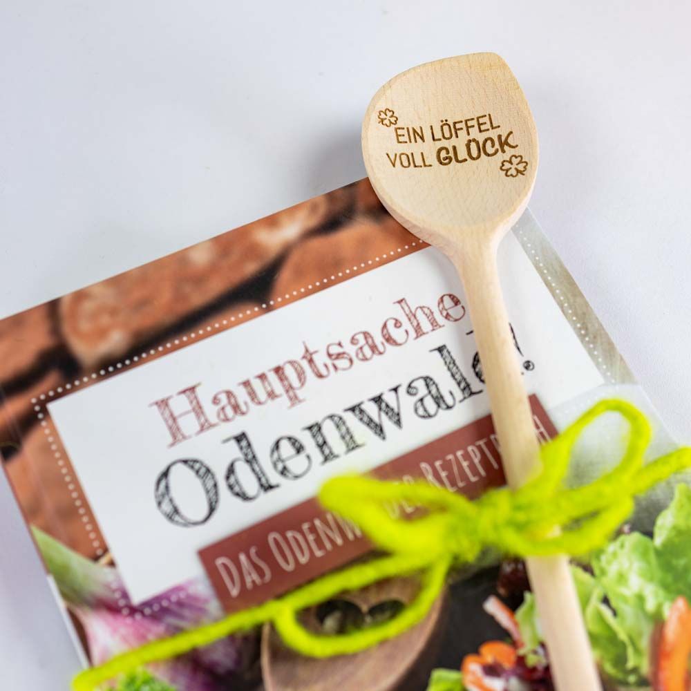 Odenwald-Kochbuch mit einem Löffel voll Glück