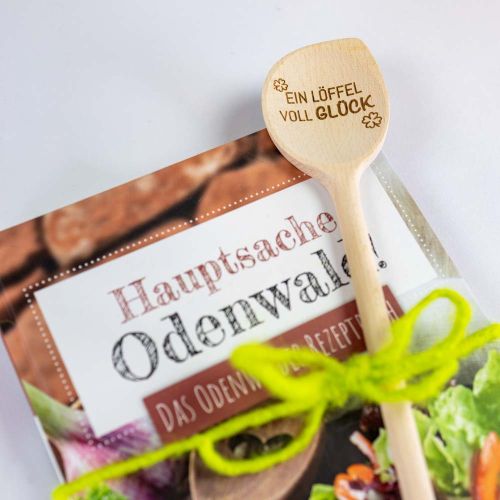 Odenwald-Kochbuch mit einem Löffel voll Glück